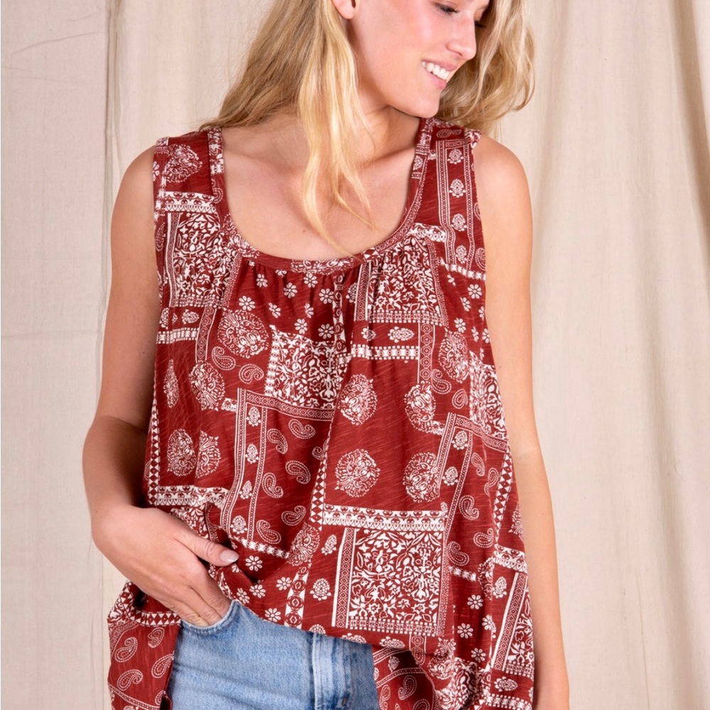 Free Spirit knit tank top. XS/S fits like large NWT
